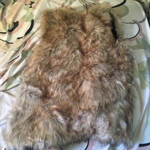 Zara Trafaluc faux fur vest, size small. - Picture 2 of 3